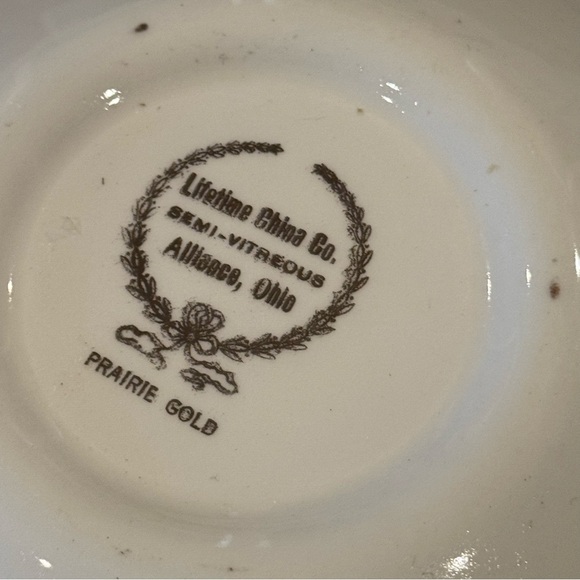 Prairie Gold by Lifetime Covered Round Vegetable Server Wheat Pattern Cream Gold - Picture 6 of 6